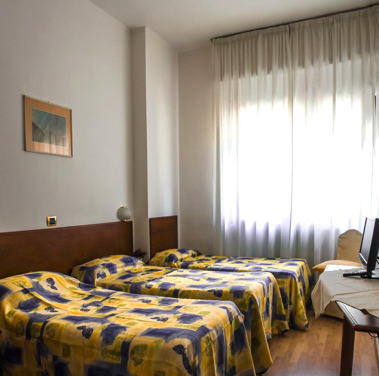Domus Hotel アレッサンドリア エクステリア 写真